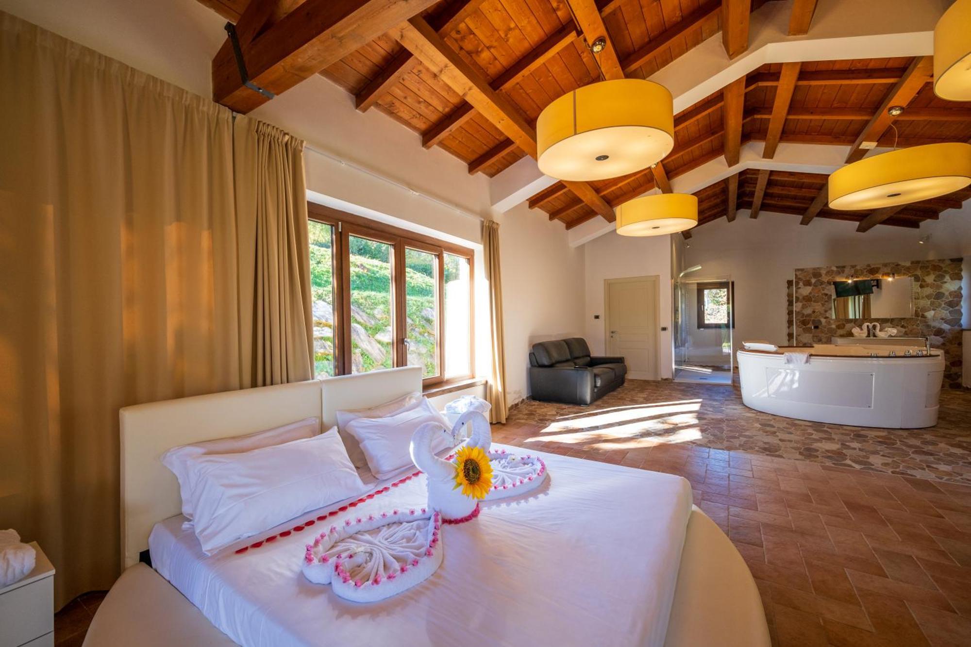 Agriturismo Borgo Biaia Camporgiano Bagian luar foto