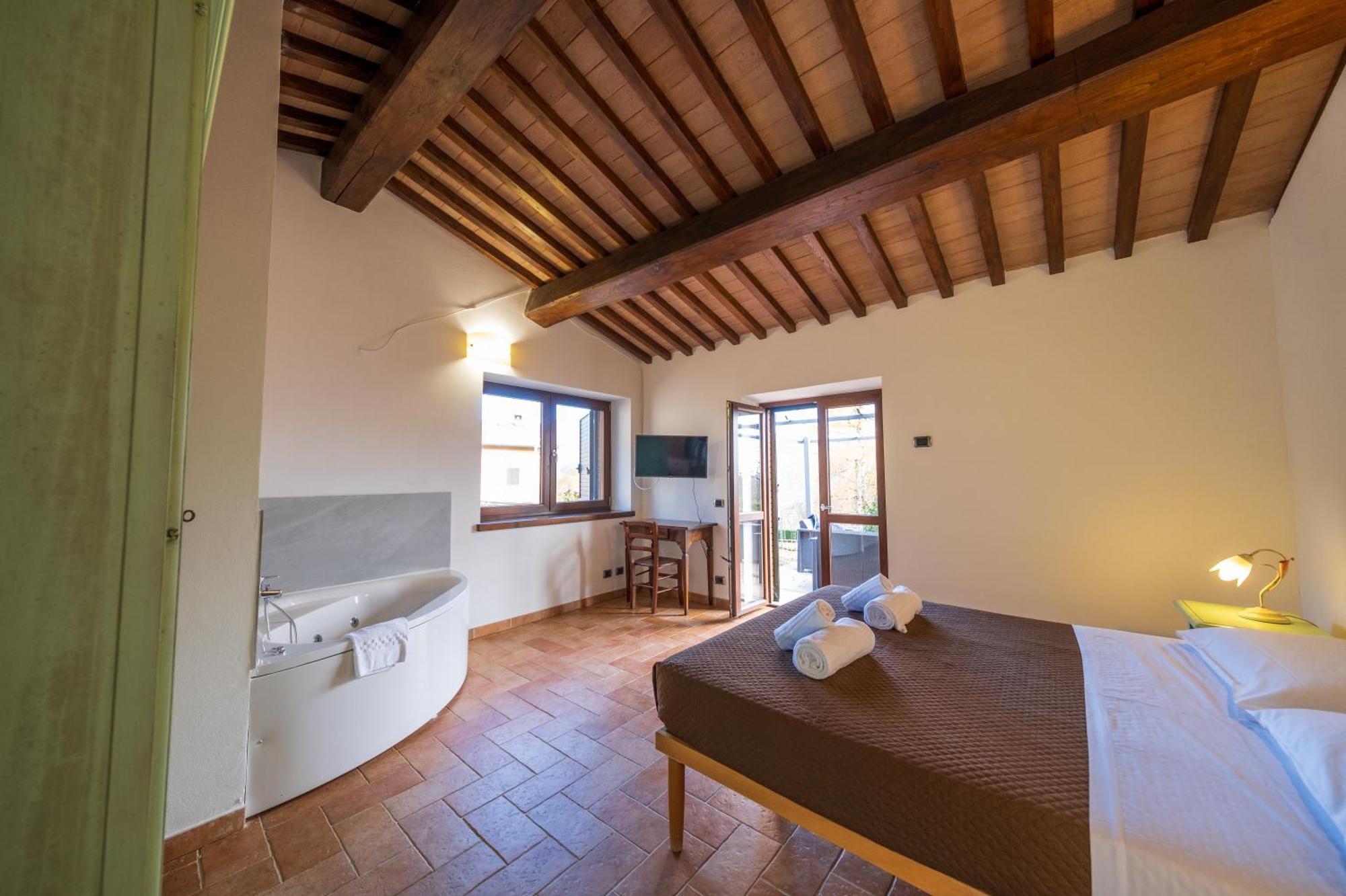 Agriturismo Borgo Biaia Camporgiano Bagian luar foto