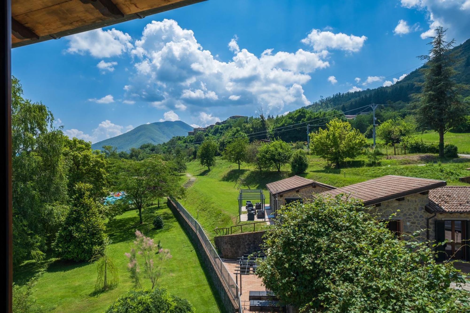 Agriturismo Borgo Biaia Camporgiano Bagian luar foto